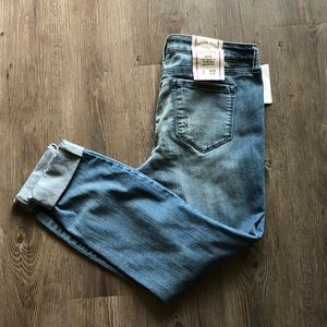 Maison Jules Mid Rise Boyfriend Tannis Monte jeans